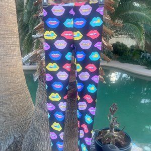 Fierce Pulse Lips Leggings
